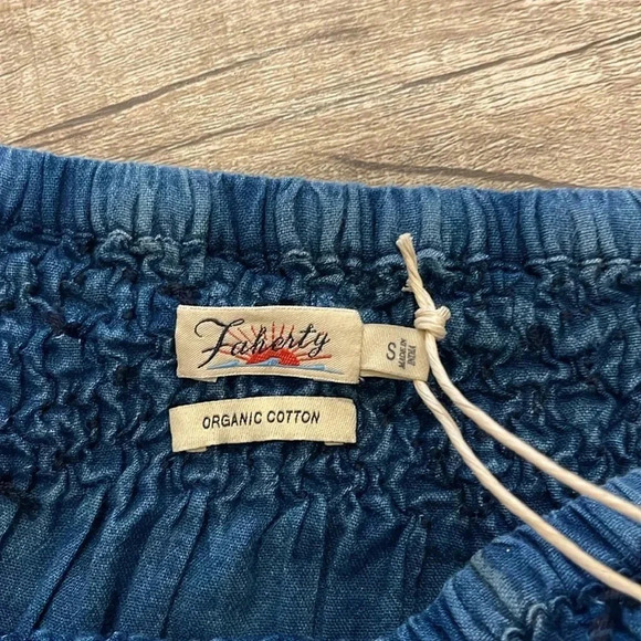 NWT!! Faherty - Presley Embroidered Detail Cotton Chambray Top Dark Indigo Wash - Picture 8 of 9